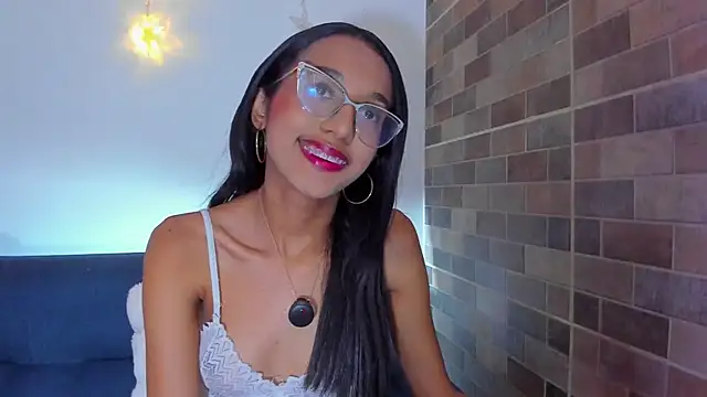 Snapshot of luna_valen chatting on December 22, 9:26 pm luna valen online show from December 22, 9:26 pm