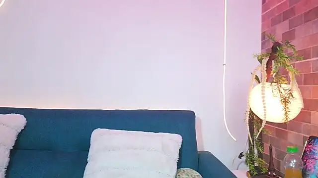 luna valen online show from March 28, 3:18 am