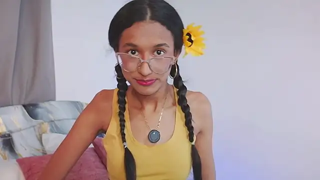 luna valen online show from October 23, 1:10 pm