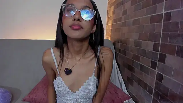 luna valen online show from November 4, 4:16 am