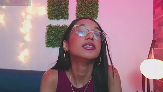 Snapshot of luna_valen chatting on February 11, 9:47 pm luna valen online show from February 11, 9:47 pm