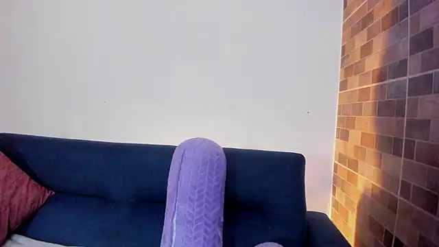 luna valen online show from November 13, 4:49 am