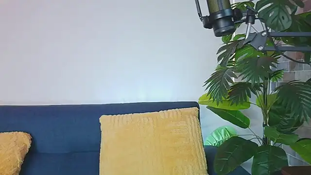 luna valen online show from May 28, 4:09 am