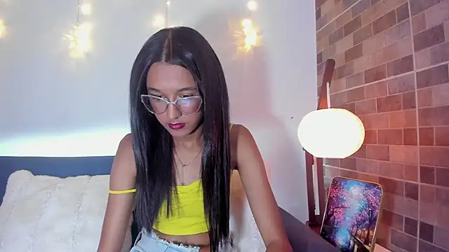 Snapshot of luna_valen chatting on February 6, 9:11 pm luna valen online show from February 6, 9:11 pm