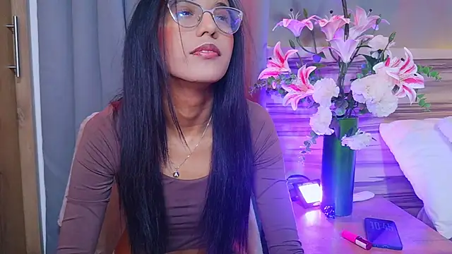 luna valen online show from May 30, 3:46 am
