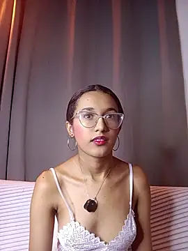 luna valen online show from July 21, 9:27 pm
