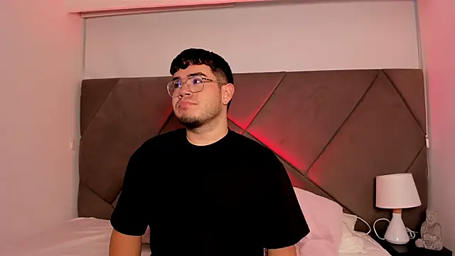 Snapshot of thiago_occonor chatting on October 23, 12:59 pm thiago occonor online show from October 23, 12:59 pm