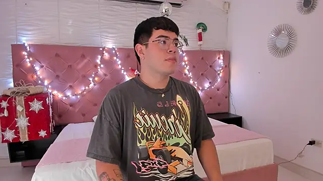 Snapshot of thiago_occonor chatting on November 15, 8:35 pm thiago occonor online show from November 15, 8:35 pm