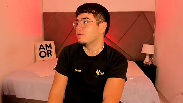 Snapshot of thiago_occonor chatting on October 14, 12:55 am thiago occonor online show from October 14, 12:55 am