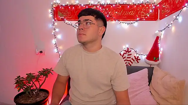 Snapshot of thiago_occonor chatting on November 24, 1:27 am thiago occonor online show from November 24, 1:27 am