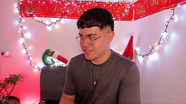 Snapshot of thiago_occonor chatting on November 22, 7:29 am thiago occonor online show from November 22, 7:29 am