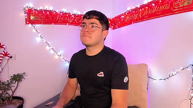 Snapshot of thiago_occonor chatting on December 4, 4:22 am thiago occonor online show from December 4, 4:22 am