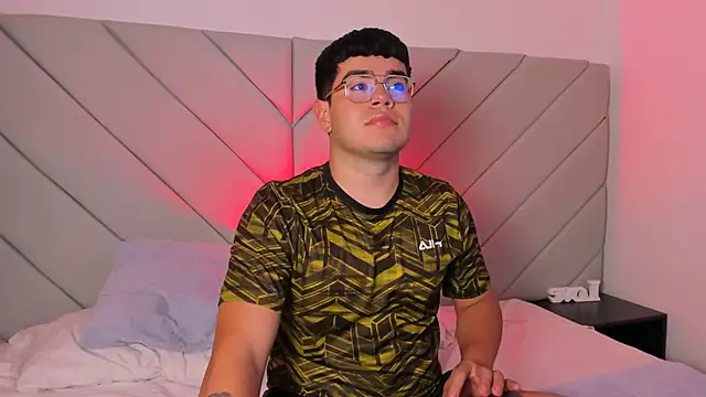 Snapshot of thiago_occonor chatting on November 12, 2:15 am thiago occonor online show from November 12, 2:15 am