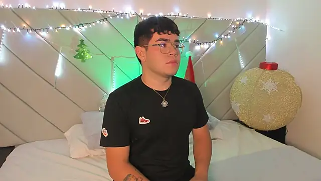 Snapshot of thiago_occonor chatting on November 13, 2:04 am thiago occonor online show from November 13, 2:04 am