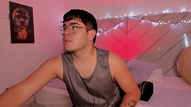 Snapshot of thiago_occonor chatting on November 18, 1:54 am thiago occonor online show from November 18, 1:54 am