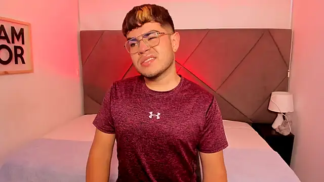 Snapshot of thiago_occonor chatting on November 4, 1:48 pm thiago occonor online show from November 4, 1:48 pm