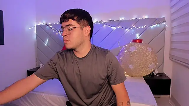 Snapshot of thiago_occonor chatting on November 15, 2:04 am thiago occonor online show from November 15, 2:04 am