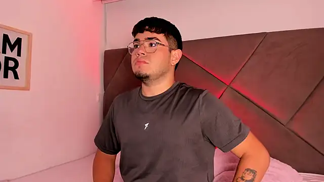 Snapshot of thiago_occonor chatting on October 9, 12:38 pm thiago occonor online show from October 9, 12:38 pm