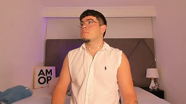 Snapshot of thiago_occonor chatting on October 13, 12:51 pm thiago occonor online show from October 13, 12:51 pm