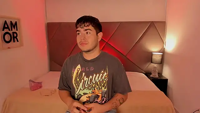 Snapshot of thiago_occonor chatting on October 30, 12:25 pm thiago occonor online show from October 30, 12:25 pm