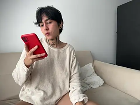 DaisyEmily online show from April 15, 3:38 pm