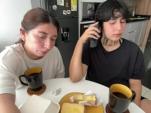 DaisyEmily online show from May 27, 4:36 pm
