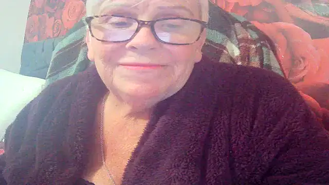 Snapshot of Playful_MILF_Demi chatting on June 3, 8:24 pm Playful MILF Demi online show from June 3, 8:24 pm