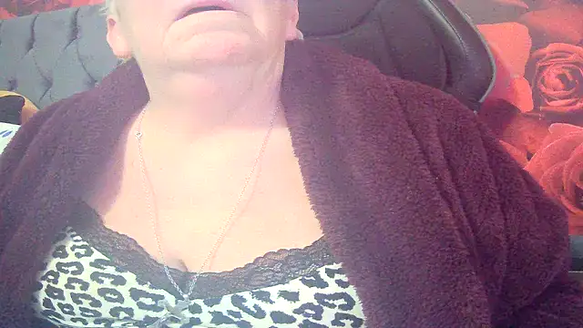 Snapshot of Playful_MILF_Demi chatting on February 27, 11:48 pm Playful MILF Demi online show from February 27, 11:48 pm