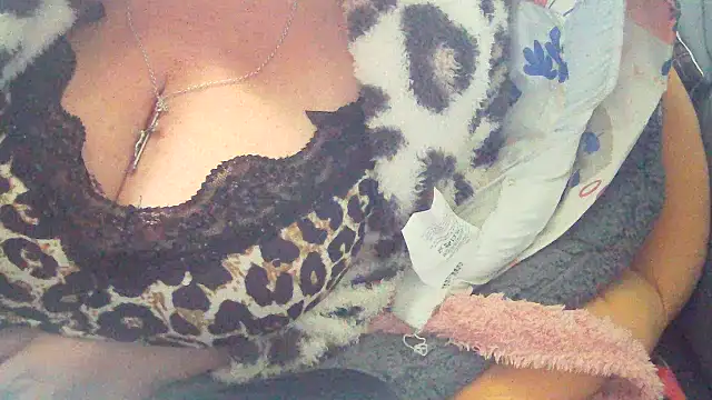 Snapshot of Playful_MILF_Demi chatting on January 8, 8:37 pm Playful MILF Demi online show from January 8, 8:37 pm