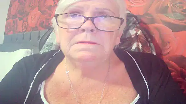 Playful MILF Demi online show from May 12, 9:59 am
