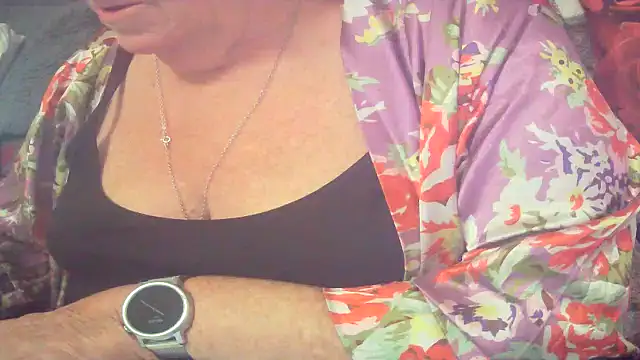 Playful MILF Demi online show from May 8, 9:24 am