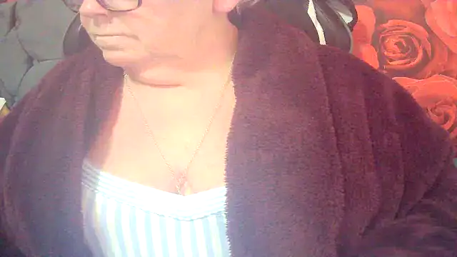 Snapshot of Playful_MILF_Demi chatting on March 3, 6:37 pm Playful MILF Demi online show from March 3, 6:37 pm