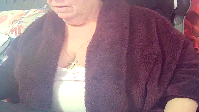 Playful MILF Demi online show from March 24, 10:43 pm