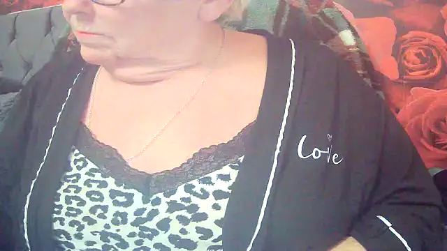 Playful MILF Demi online show from April 26, 6:38 pm