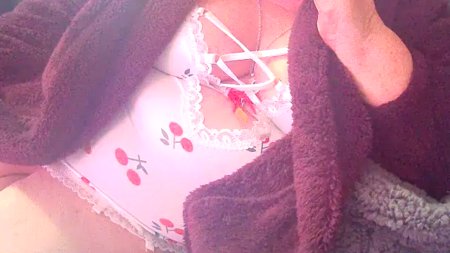 Snapshot of Playful_MILF_Demi chatting on February 15, 10:20 pm Playful MILF Demi online show from February 15, 10:20 pm