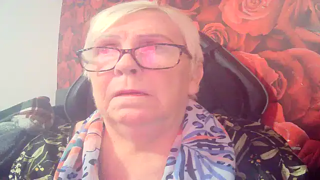 Snapshot of Playful_MILF_Demi chatting on February 26, 8:58 am Playful MILF Demi online show from February 26, 8:58 am