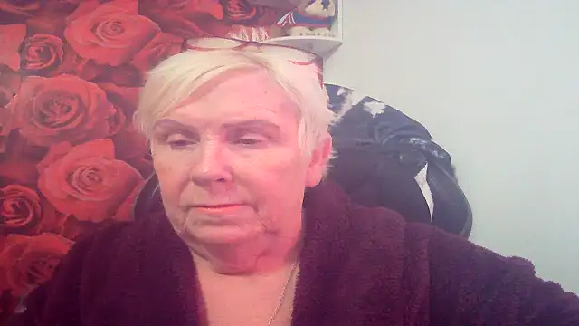 Playful MILF Demi online show from April 15, 7:58 pm