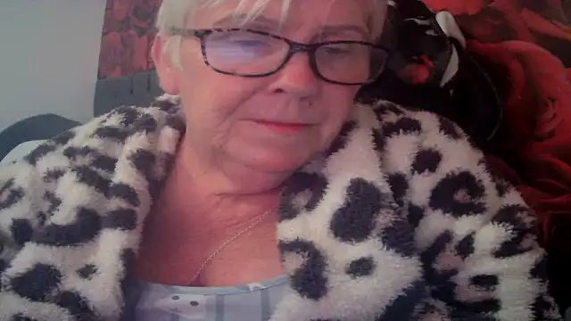 Playful MILF Demi online show from April 30, 9:30 pm