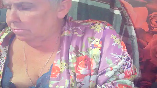 Snapshot of Playful_MILF_Demi chatting on June 14, 6:42 pm Playful MILF Demi online show from June 14, 6:42 pm
