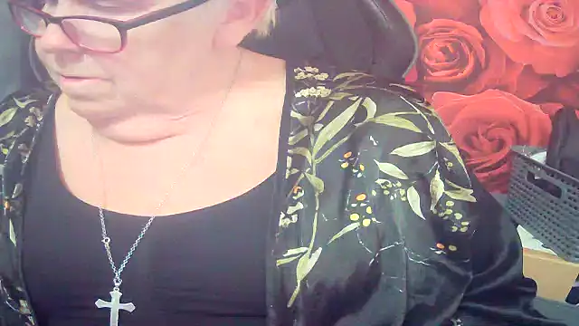 Snapshot of Playful_MILF_Demi chatting on March 1, 7:47 pm Playful MILF Demi online show from March 1, 7:47 pm