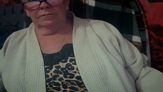 Snapshot of Playful_MILF_Demi chatting on June 16, 9:26 pm Playful MILF Demi online show from June 16, 9:26 pm