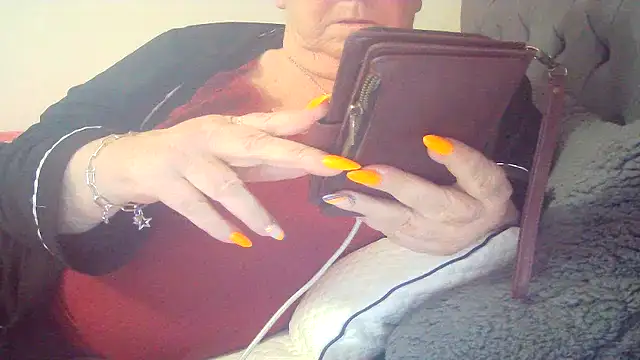 Playful MILF Demi online show from April 19, 11:00 am