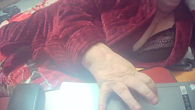 Playful MILF Demi online show from October 28, 2:12 am