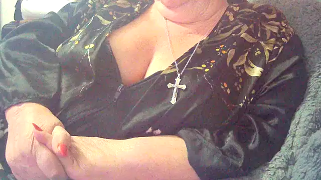 Snapshot of Playful_MILF_Demi chatting on February 7, 10:29 pm Playful MILF Demi online show from February 7, 10:29 pm