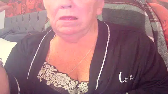 Snapshot of Playful_MILF_Demi chatting on June 10, 9:43 am Playful MILF Demi online show from June 10, 9:43 am