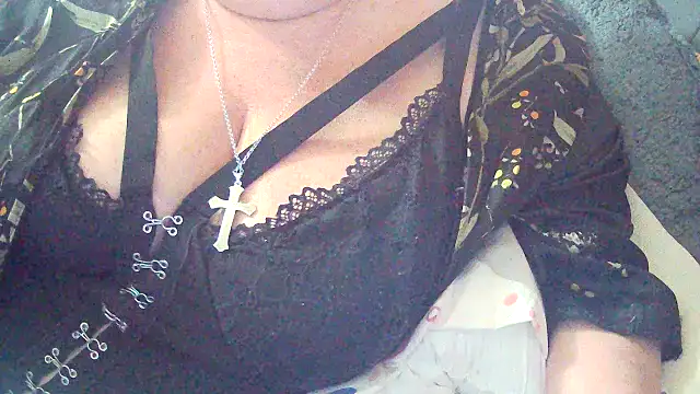 Snapshot of Playful_MILF_Demi chatting on January 9, 8:27 pm Playful MILF Demi online show from January 9, 8:27 pm