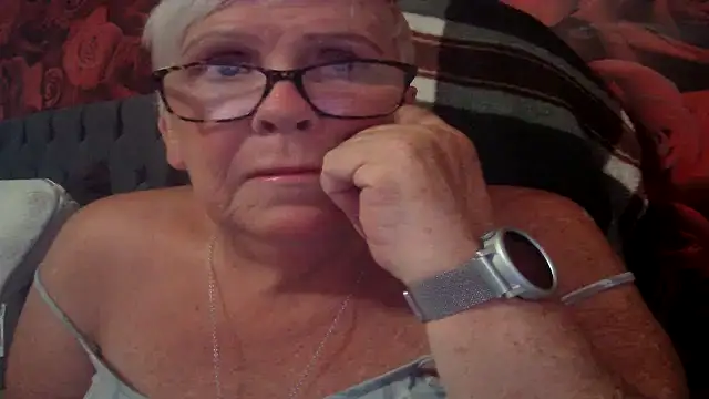 Playful MILF Demi online show from May 28, 6:47 pm