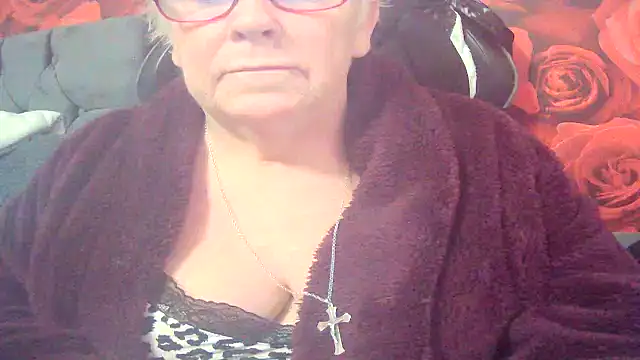 Playful MILF Demi online show from March 15, 12:01 pm