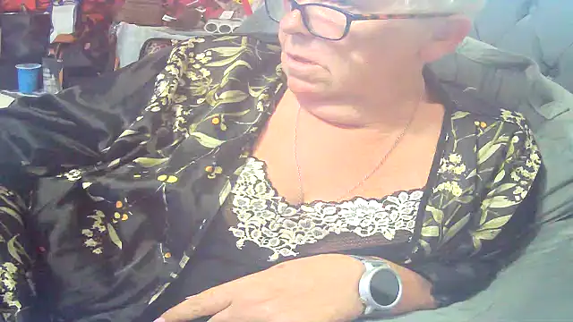 Snapshot of Playful_MILF_Demi chatting on July 15, 7:48 am Playful MILF Demi online show from July 15, 7:48 am
