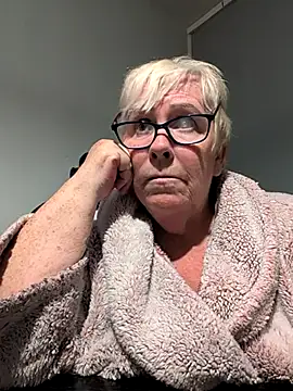 Playful MILF Demi online show from October 23, 7:34 pm